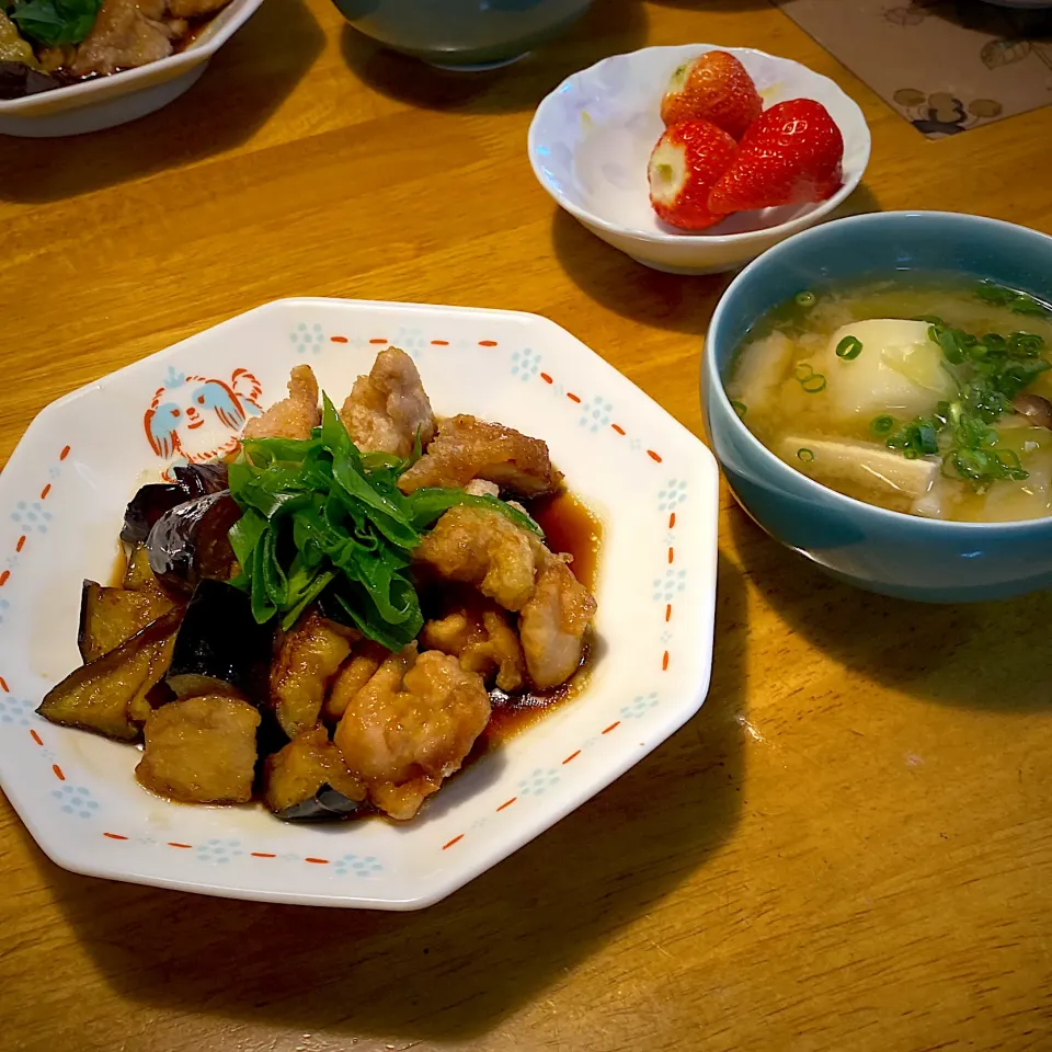 なすと鶏もも肉の焼きびたしと、じゃがいもとしめじの味噌汁|もえさん