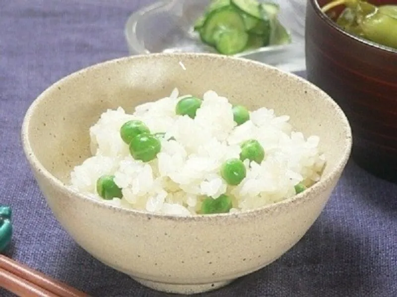 えんどう豆ご飯のレシピ！一緒に炊かない”後のせ”で綺麗な彩も #AllAbout|All About 料理レシピさん