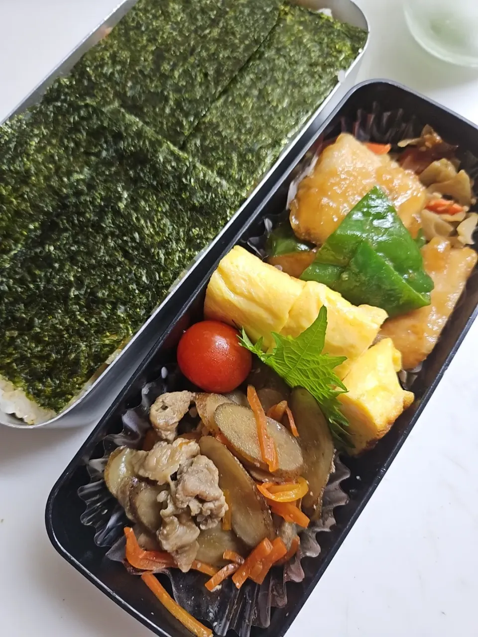 ☆高１弁当☆雑穀米海苔ごはん、蓮金平、鶏照焼、小エビ卵焼き、豚牛蒡、ミニトマト|ｼｮｺﾗさん