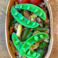 豚肉とあまり野菜のスタミナ丼、トマト、スナップエンドウ塩茹で|chobi3さん