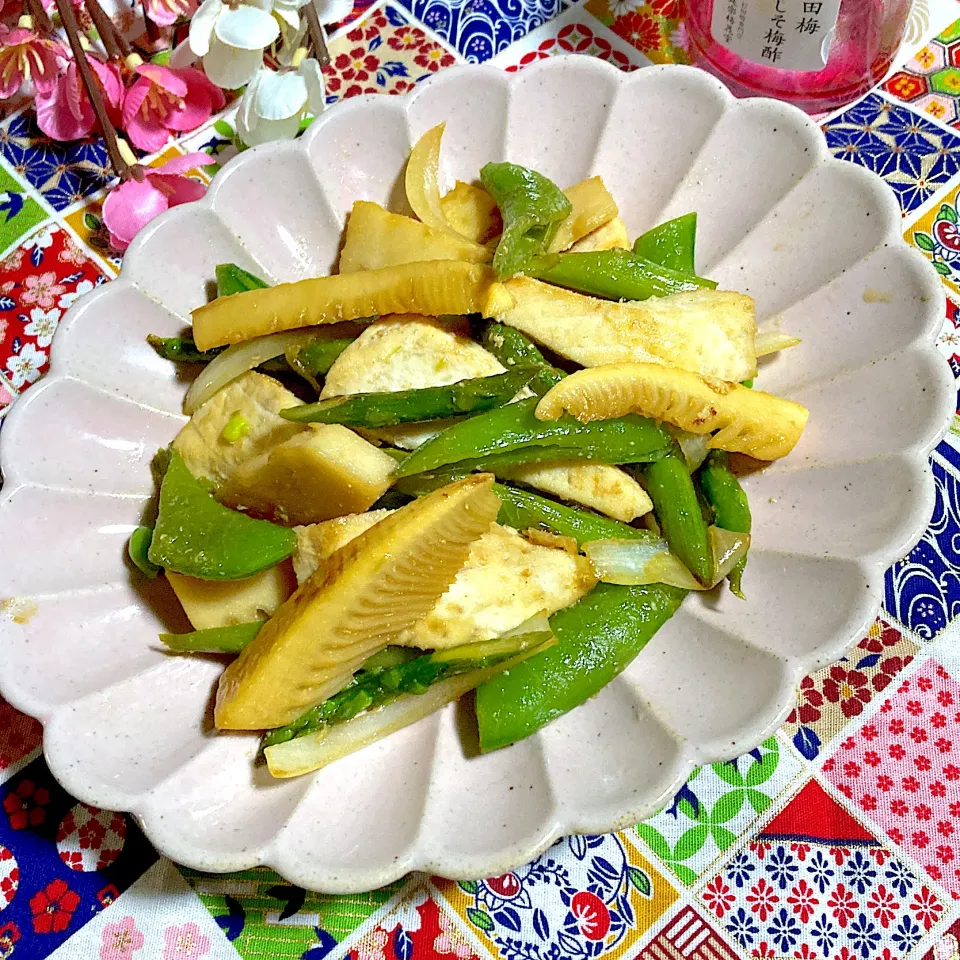 Snapdishの料理写真:メカジキと春野菜の梅酢炒め🌸|ringonamaさん