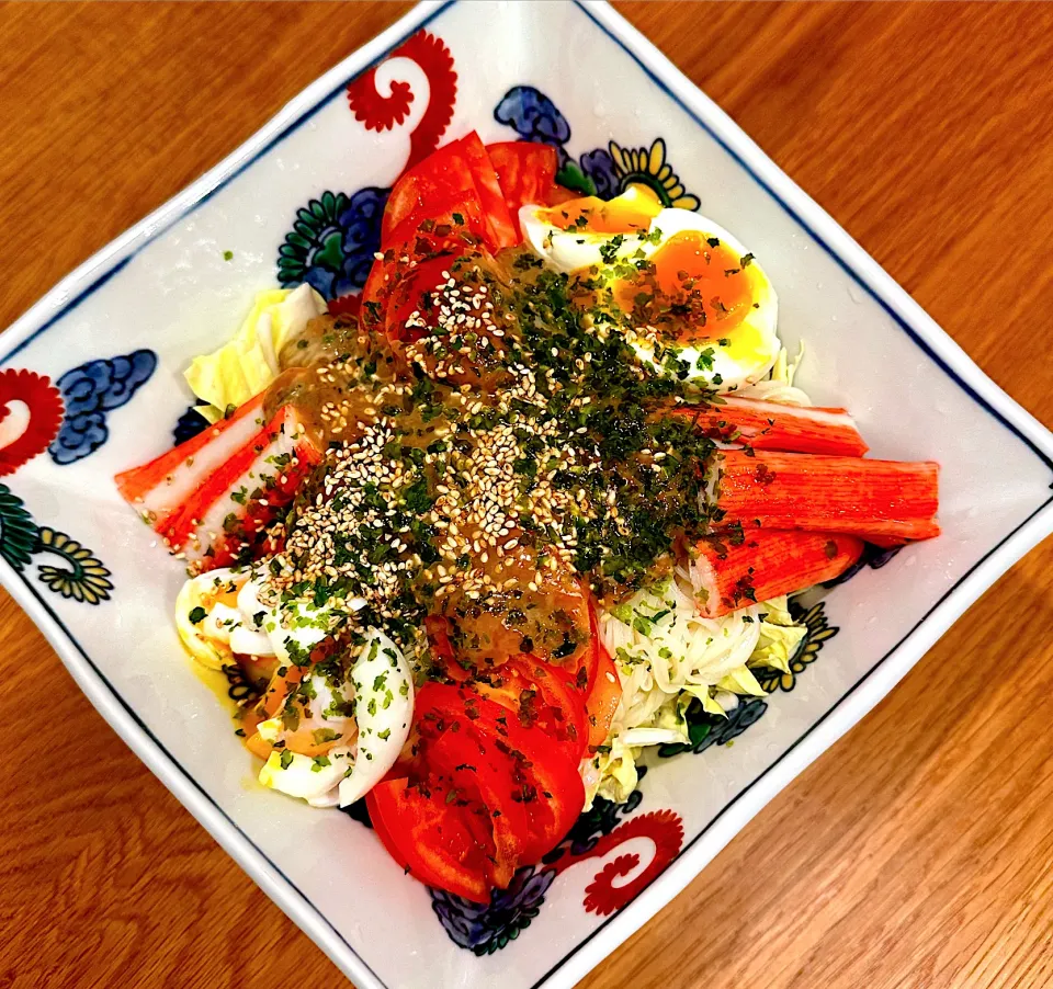 サラダそうめん🥗　素麺を沢山いただいて毎日素麺😅　夏までに消費しないとまた増えちゃう😂|BUBUさん