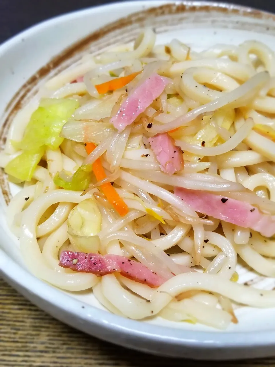 ショルダーベーコンde焼きうどん|ぱんだのままんさん