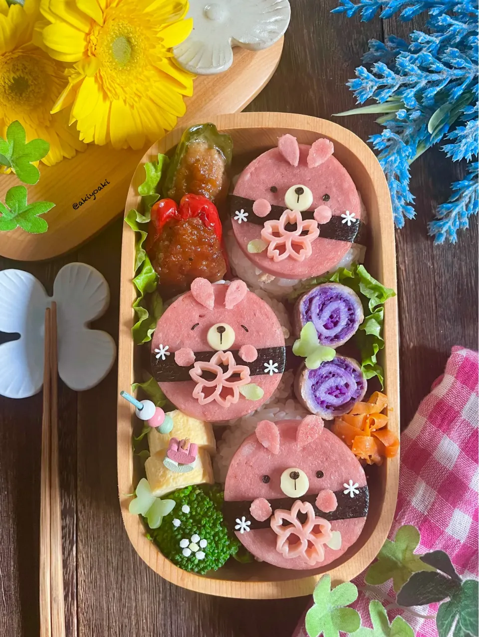 うさぎさんソーセージおにぎり弁当|Akiyoෆ¨̮⑅さん