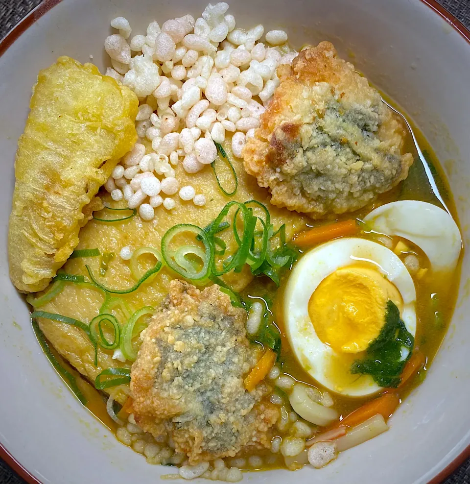 Snapdishの料理写真:天ぷら🍤カレー🍛きつねうどん|すくらんぶるえっぐさん