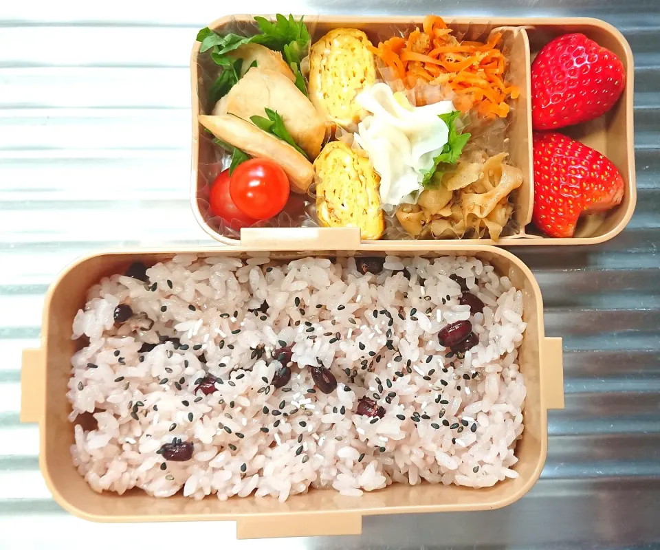 Snapdishの料理写真:お赤飯弁当|8YUKKO8さん