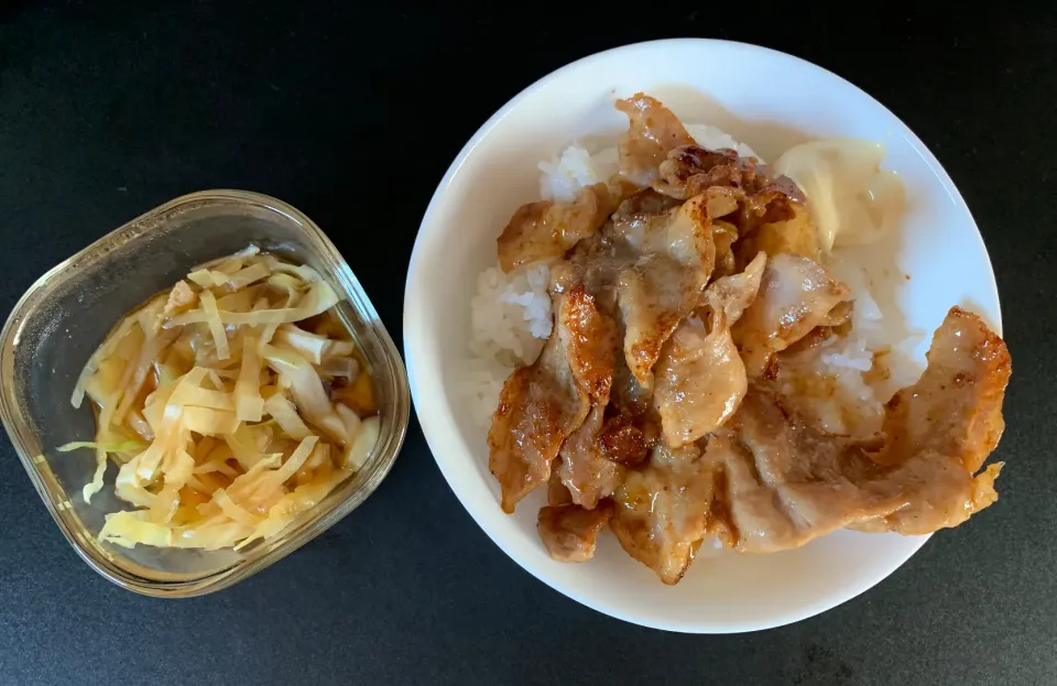 豚丼とキャベツとお揚げのサッと煮|そらまめさん