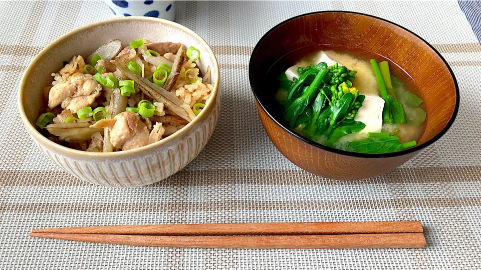 鶏とゴボウの炊き込みご飯　菜の花と豆腐の味噌汁|mocoさん