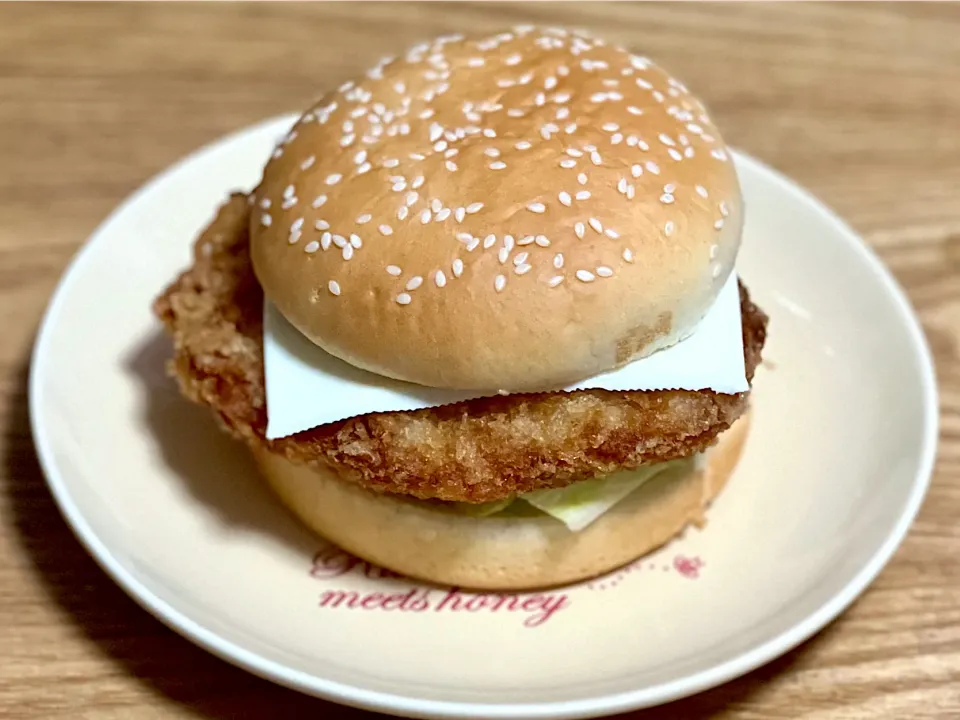 ☆チーズチキンカツバーガー|まぁたんさん