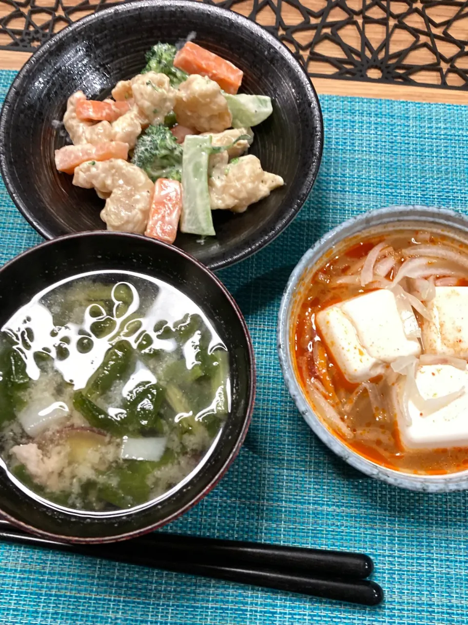 Snapdishの料理写真:🦐サラダとチリ豆腐|うーやんさん