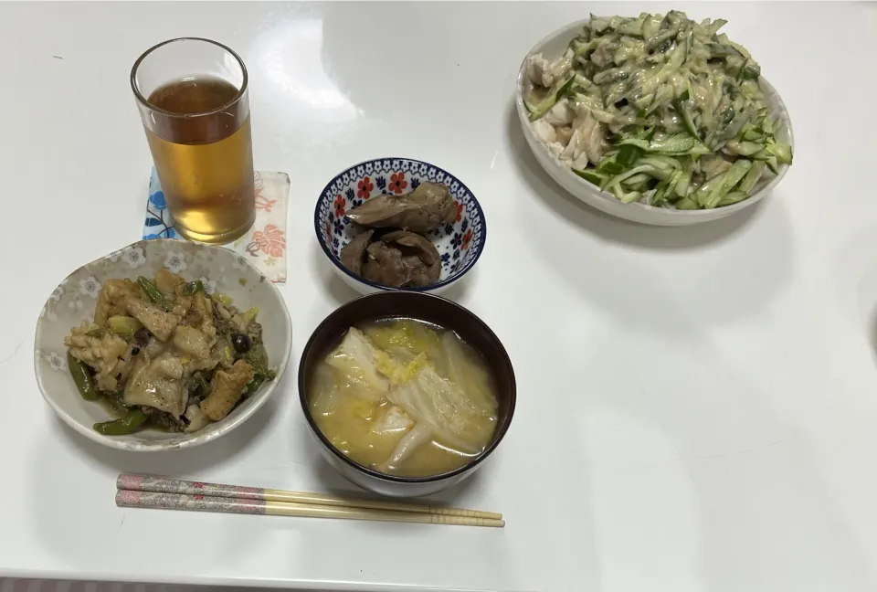 晩御飯☆棒棒鶏風サラダ☆鶏肝の生姜煮☆中華炒め（イカ・キャベツ・豚こま・インゲン・しめじ）☆みそ汁（白菜・厚揚げ・しめじ）|Saharaさん