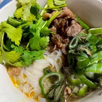 Snapdishの料理写真:VIFON の牛肉のフォー　袋麺アレンジ|カピバラおやじさん