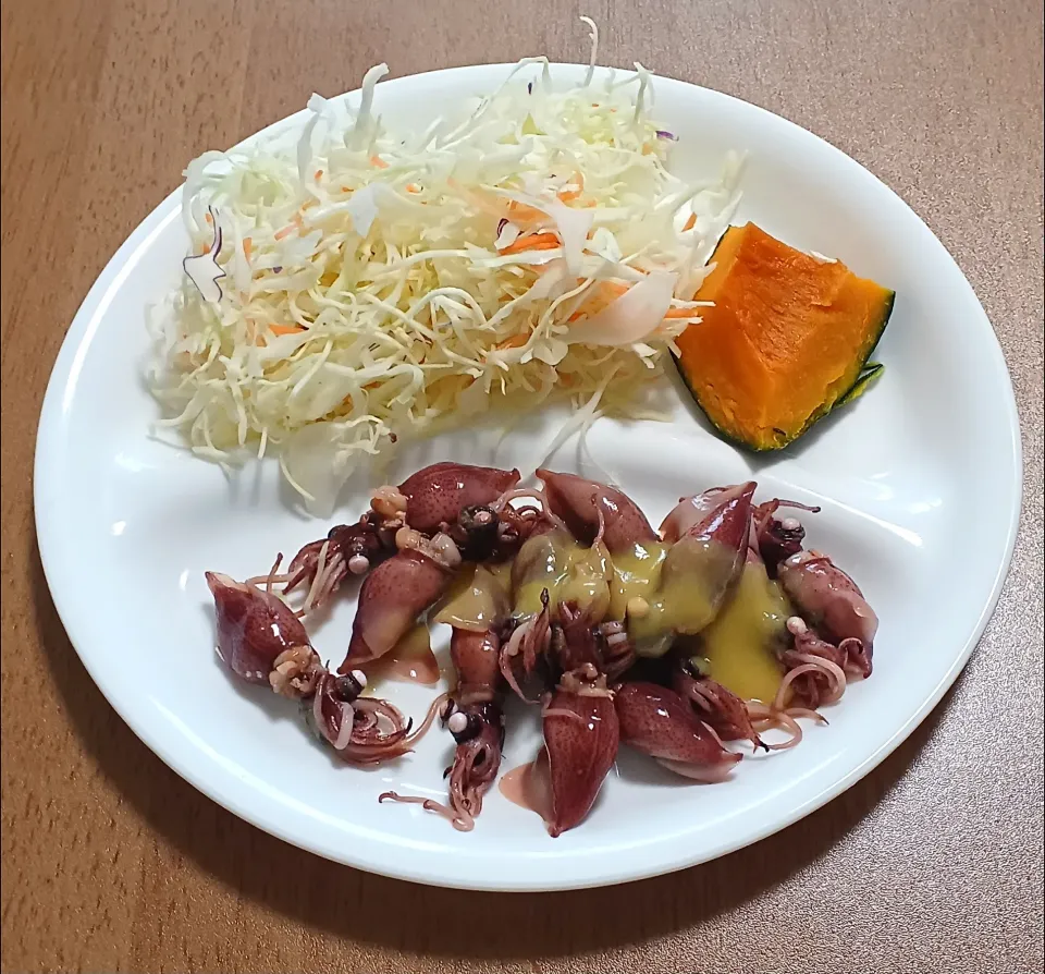 ホタルイカの酢味噌和え
キャベツミックスサラダ
かぼちゃ
ご飯🍚|ナナさん