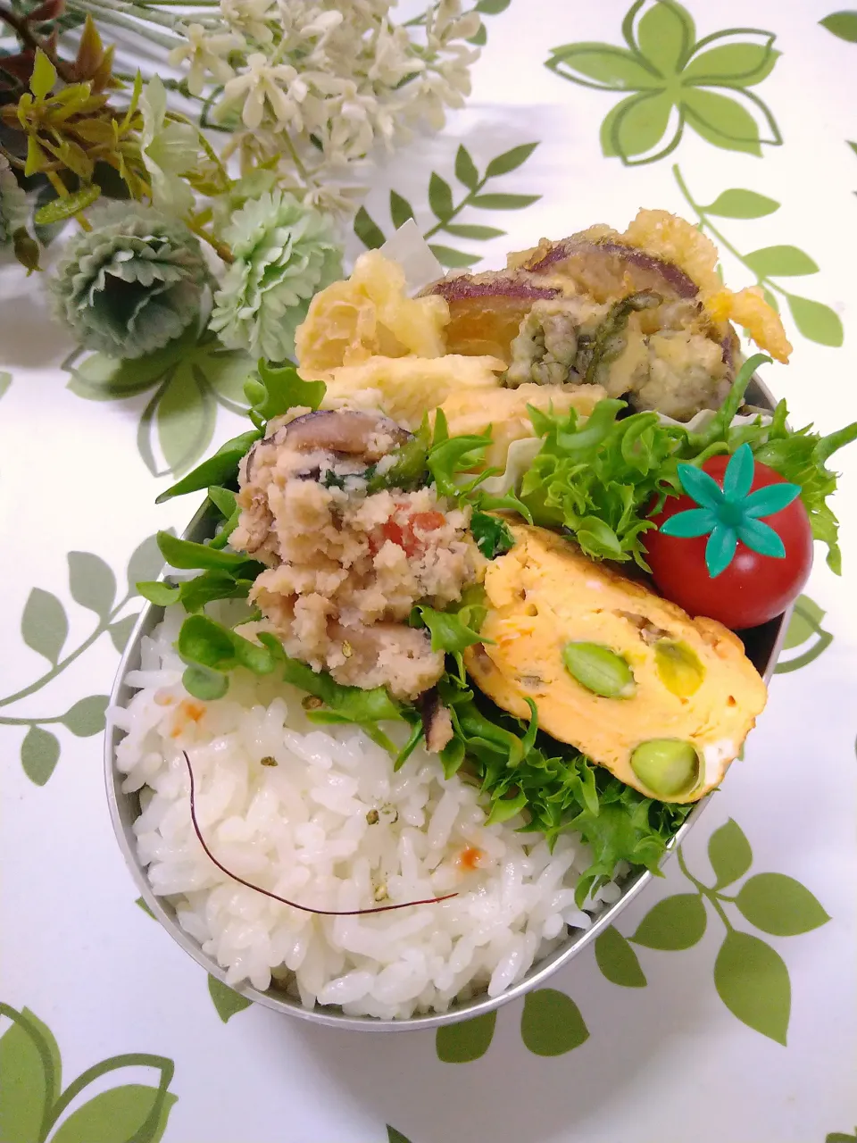 Snapdishの料理写真:天ぷら弁当 ·͜·♡|fumi ◡̈⋆さん