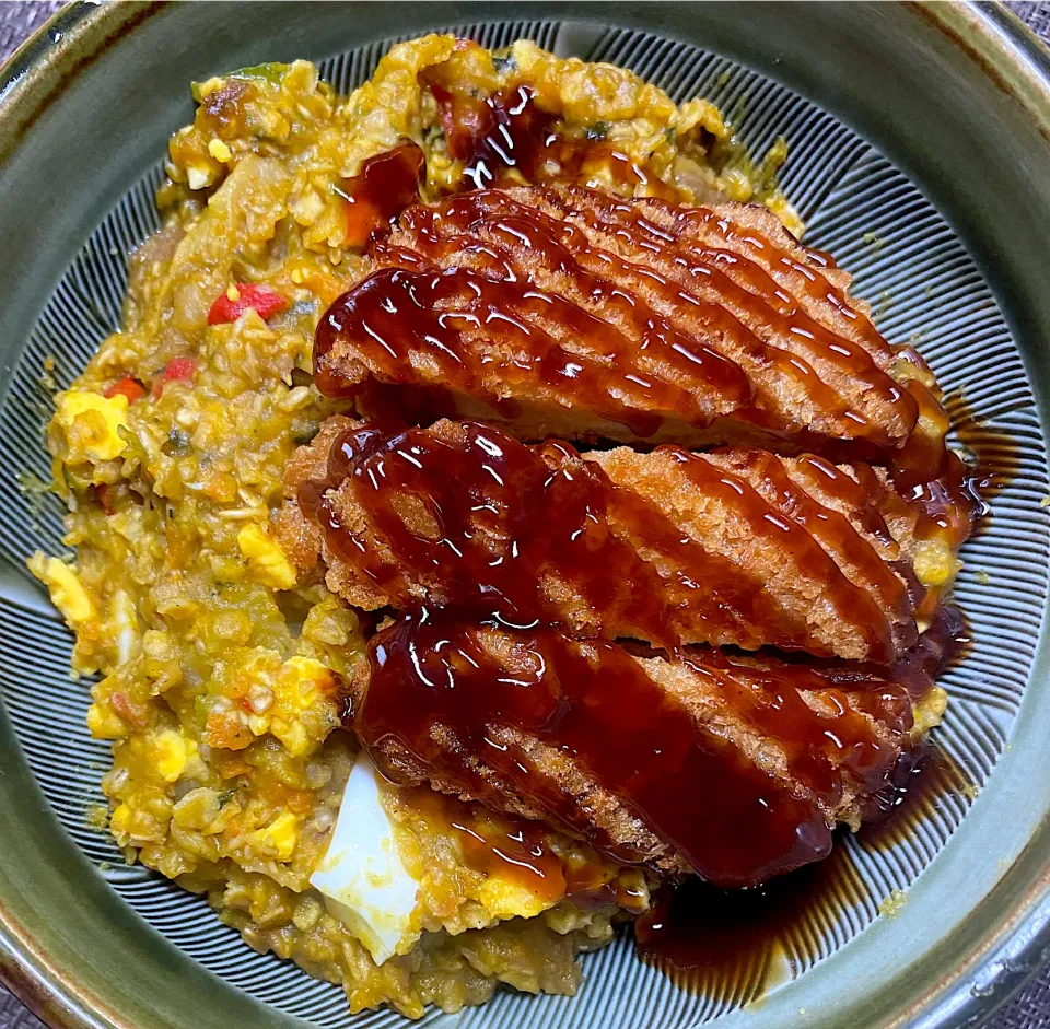 かつカレー丼|すくらんぶるえっぐさん