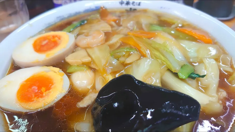 【毎週水曜日は中華鍋調理麺の日】
中華そば 半ざわ
広東麺(1,100円)
＋煮玉子 (覆麺智/花木共通の
メンバーカード提示で無料)
＠西巣鴨2分
(JR板橋駅から14分)
24095 (101,318)|大脇さん