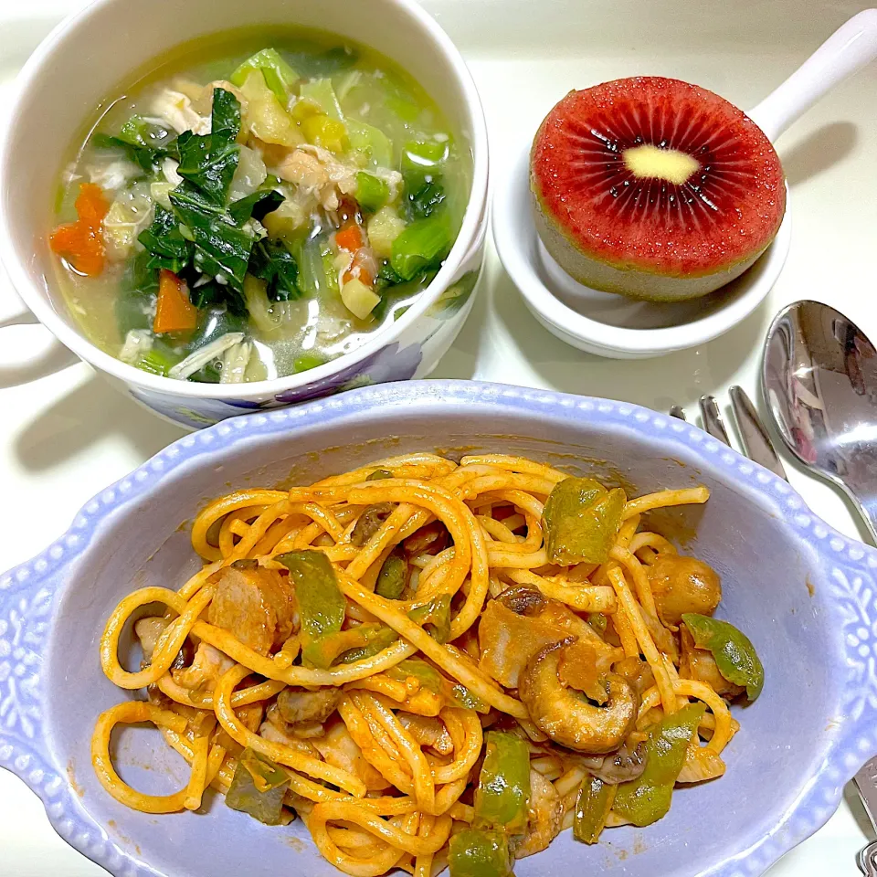 3歳児　晩ご飯(4/17) スパゲッティは子供に任せてみました。やっぱり自分で作ったり、自分で用意したりしたものはよく食べます😄|Kahoさん