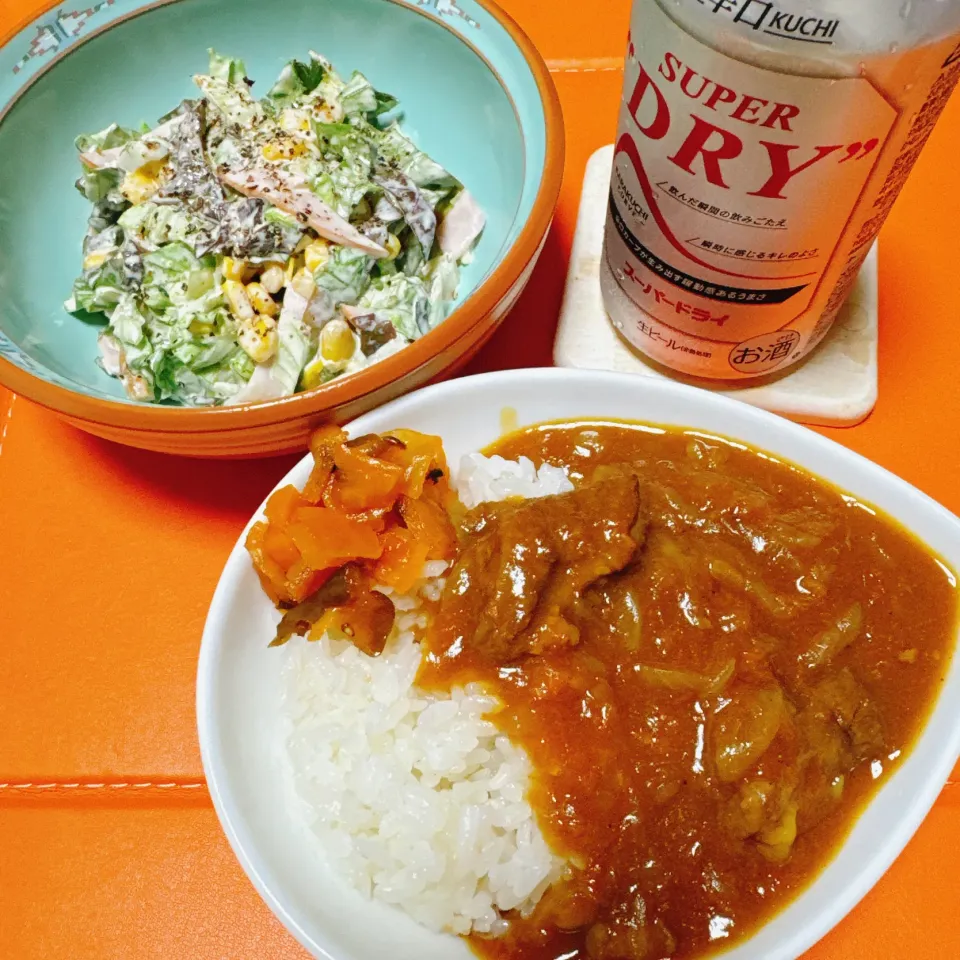 牛すじカレー🍛サラダ🥗|naoさん