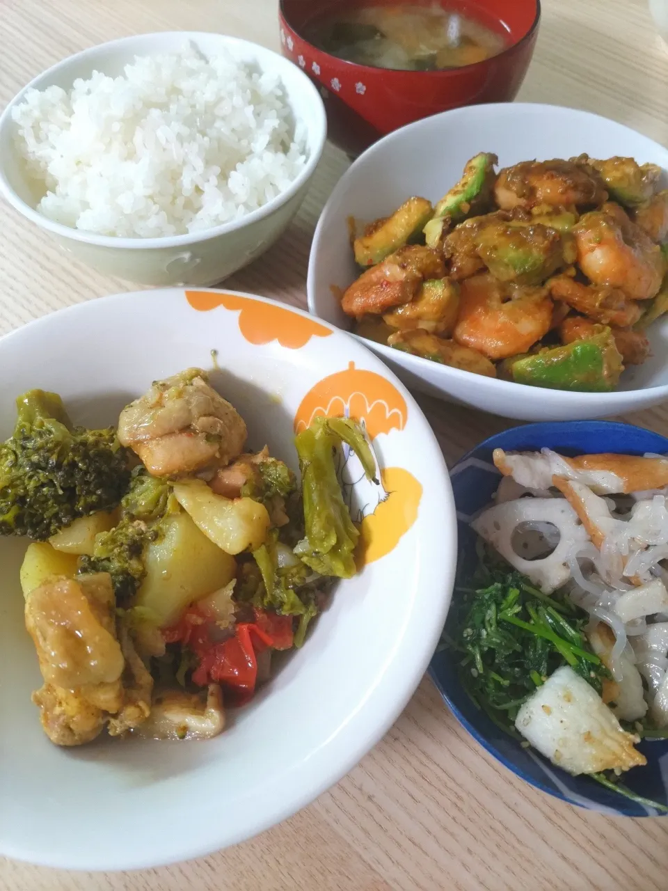 鶏肉と野菜のカレー蒸し煮
えびとアボカドのピリ辛マヨ炒め
豆苗ちくわの胡麻和え|ちゃいさん