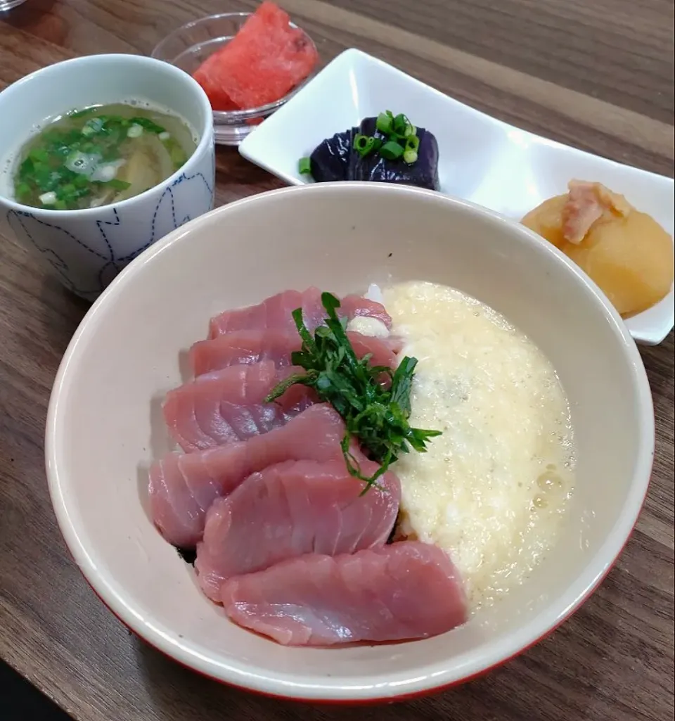 Snapdishの料理写真:鮪の山かけ丼|ゆりちさん