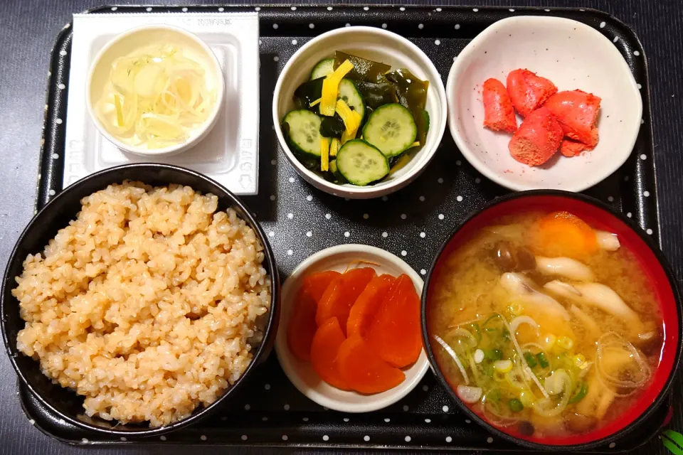 今日の朝ごはん（玄米ごはんに焼明太、わかめときゅうりの酢物、納豆、トラフグのみそ汁、麦味噌󠄀漬たくあん）|Mars＠釜飯作り研究中さん