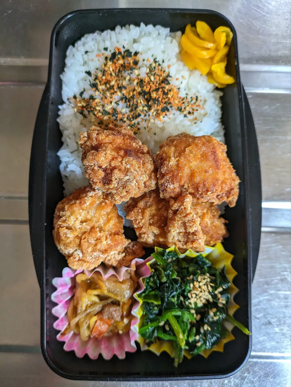 旦那弁当　2024/4/18

からあげ
焼きそば
ほうれん草のごま和え|ユキヨメ♪さん