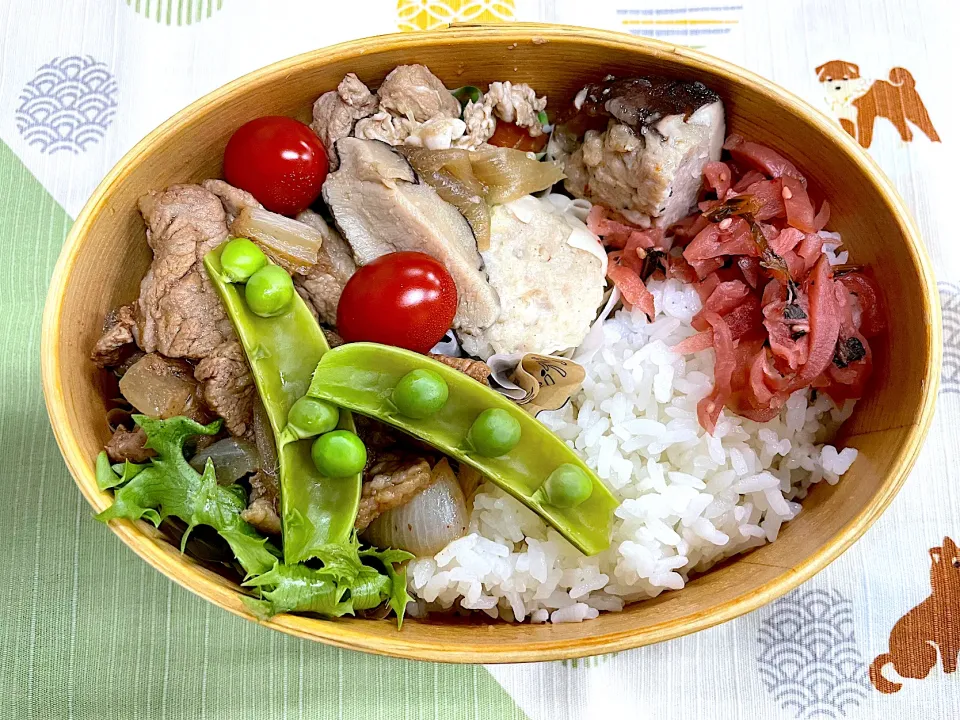 焼肉、豚肉の生姜焼、椎茸の肉詰め🍱|なお🅿️さん