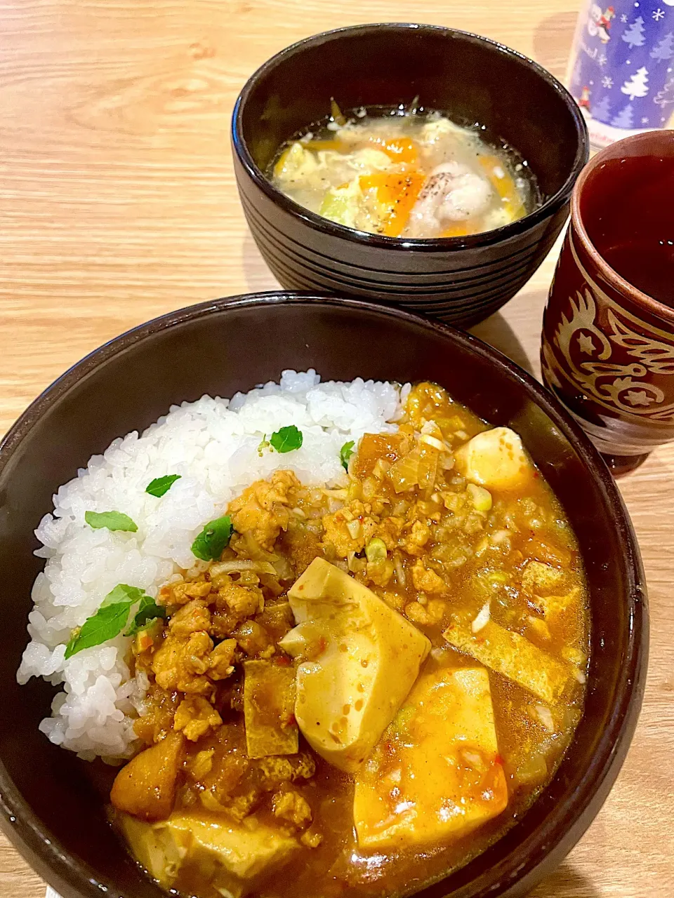 とある日の賄い　　麻婆カレーと鶏皮と塩麹のスープ🍛|yukki-----さん