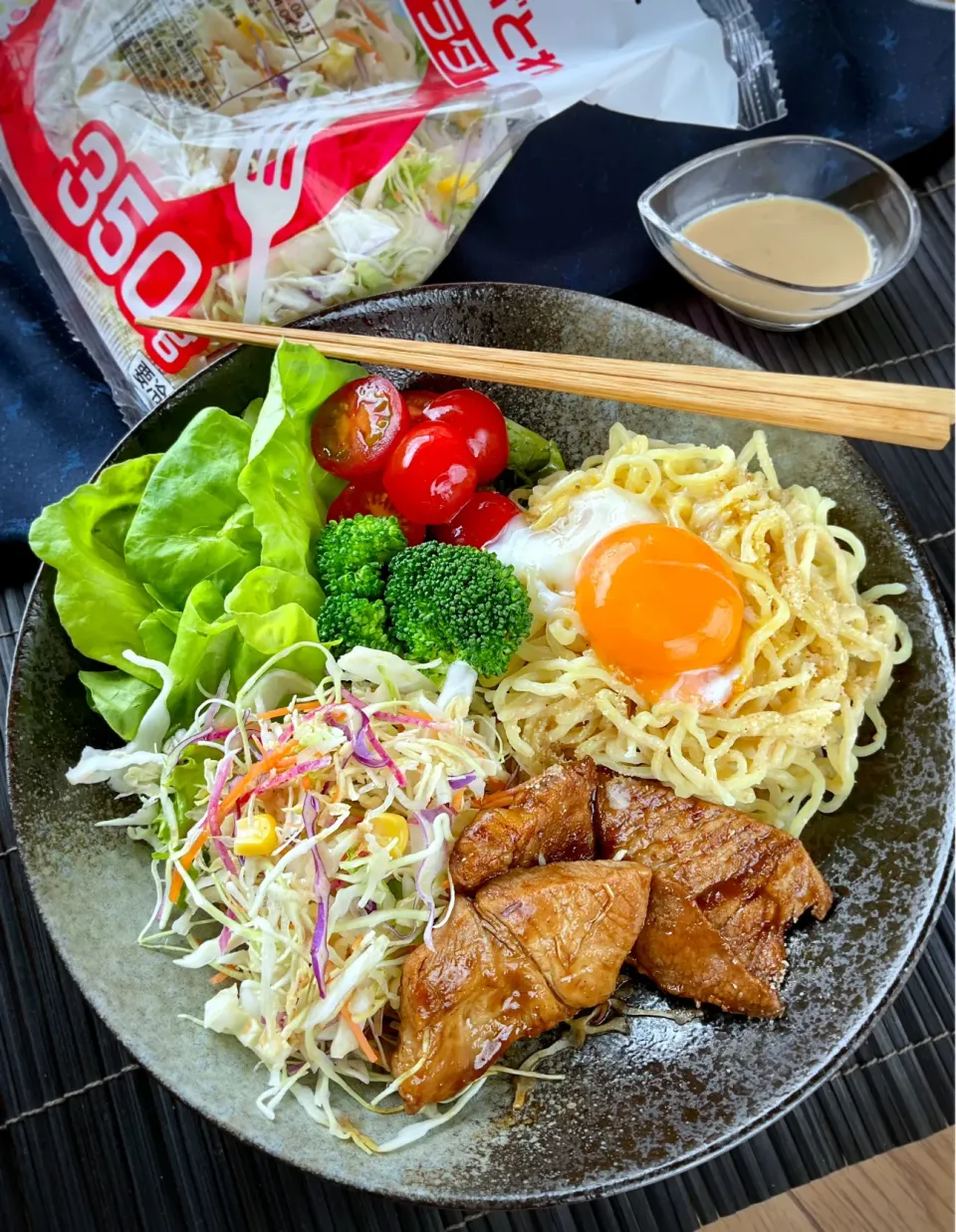 一日分の野菜がとれる彩りミックスdeサラダラーメン|スイーツポテトさん