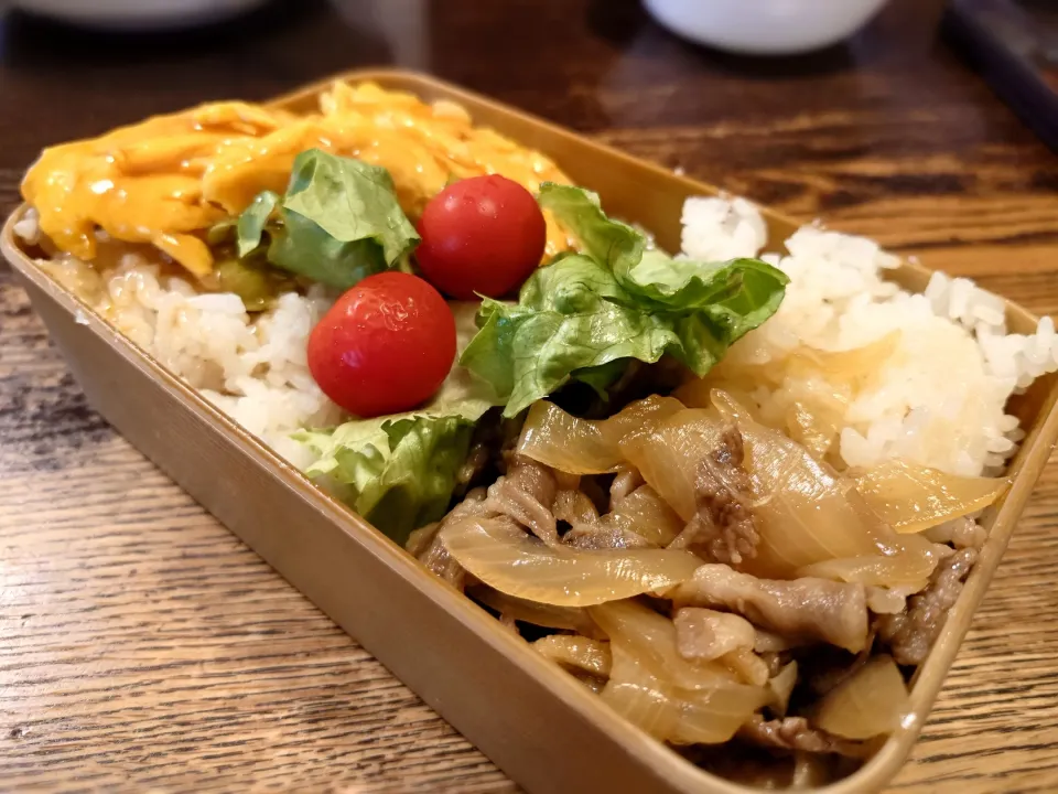 Snapdishの料理写真:牛丼と天津飯のお弁当(*^_^*)|しーPaPaさん