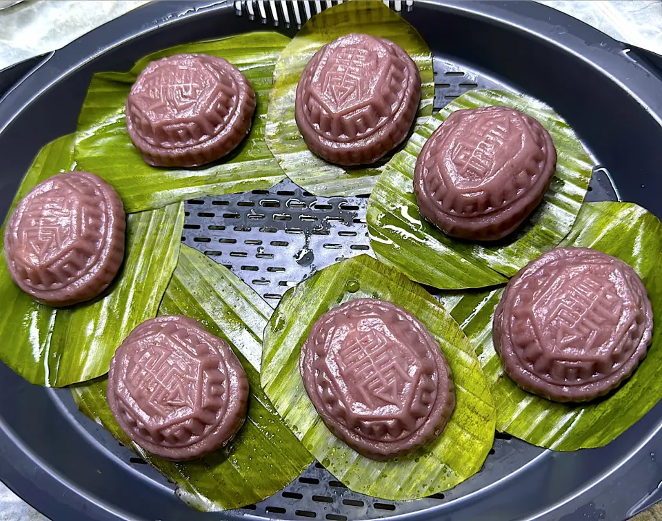 Snapdishの料理写真:Purple sweet potato Angku kuih( savoury mung bean Angku)|Jocelyn SETさん