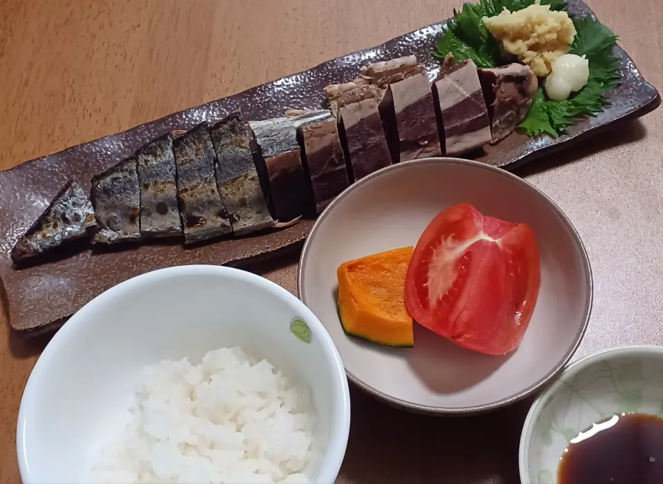 Snapdishの料理写真:カツオの叩き
トマト
かぼちゃ
ご飯🍚|ナナさん