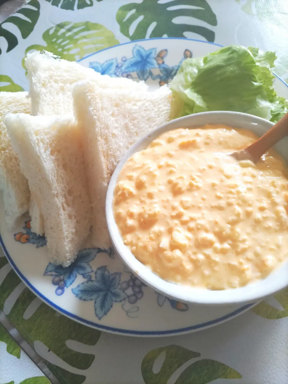 Snapdishの料理写真:自分で挟んで食べる卵サンドです🍀|rikako♪。.:＊さん