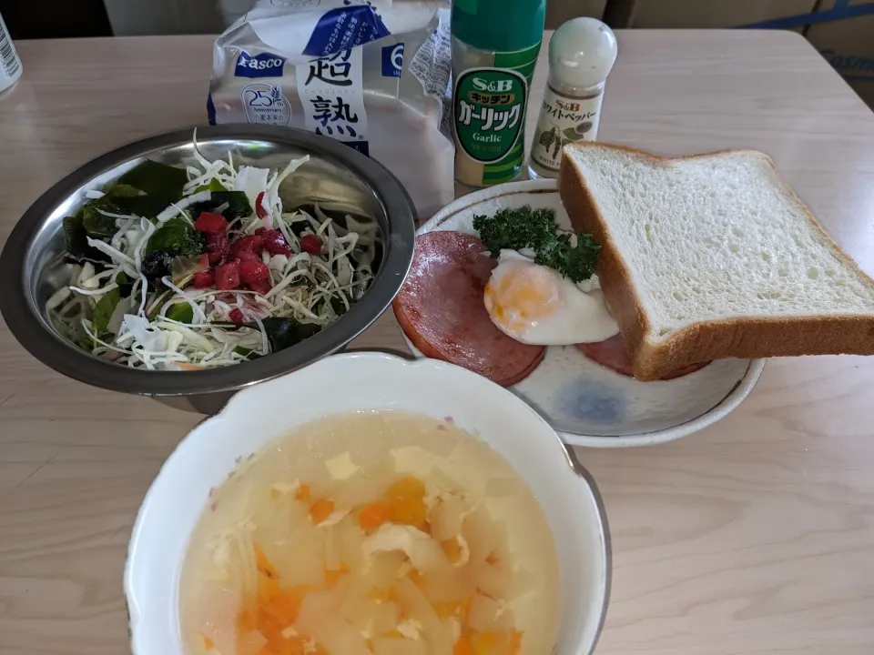 2024/04/19の食事メニューもPasco超熟国産小麦食パンセット（Pasco春フェス応募資格迄残り2点頑張ります💪）
・Pasco超熟国産小麦食パン
・ソーセージステーキ
・ポーチドエッグ
・サラダ（千切りキャベツ＋ピーマン＋三陸産ワカメ＋手作りフルーツフレンチドレッシング）
・野菜コンソメスープ（人参＋玉葱＋|Tarou  Masayukiさん