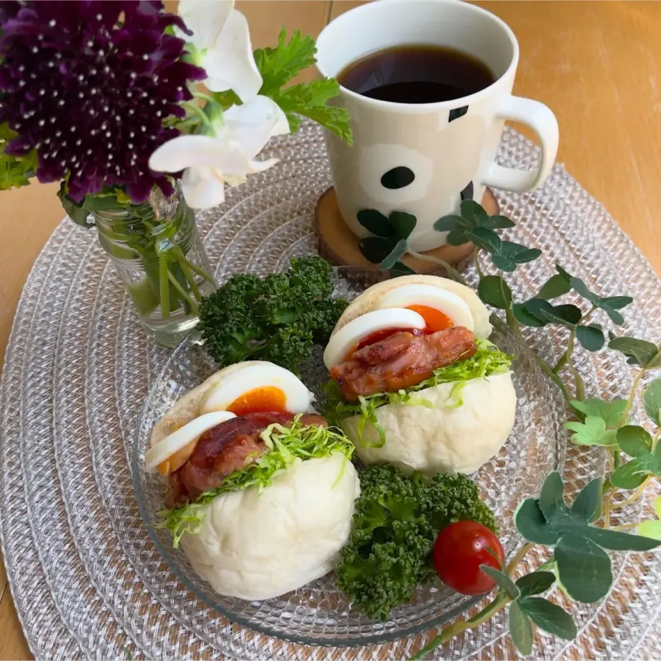 4/19❤︎照り焼きチキンたまごサンド🌱✨

＊ 白パン
＊ 照り焼きチキン
＊ 半熟たまご
＊ フリルレタス ＊キャベツ|Makinsさん