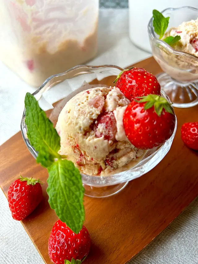 Snapdishの料理・レシピ写真:いちご糀🍓 de ストロベリーアイスクリーム🍓🍨｜わくわくが止まらない♪いちごスイーツパラダイス