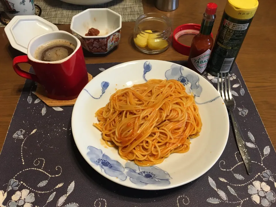 スパゲッティナポリタン、煮豆、沢庵、ホットコーヒー(昼飯)|enarinさん