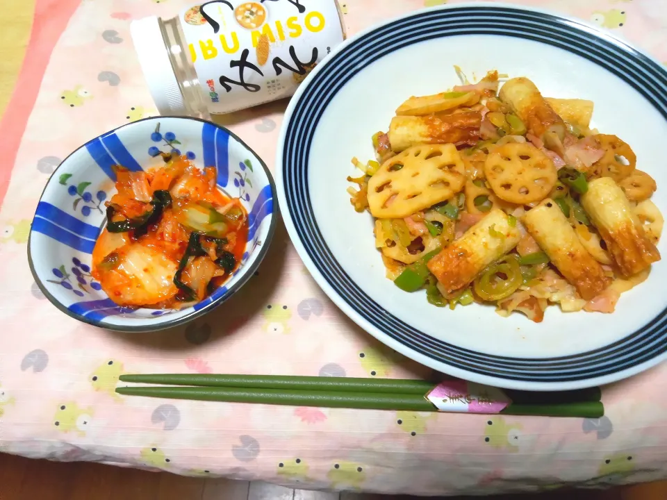 Snapdishの料理写真:竹輪と蓮根炒め。🍃お昼ご飯。|りささん