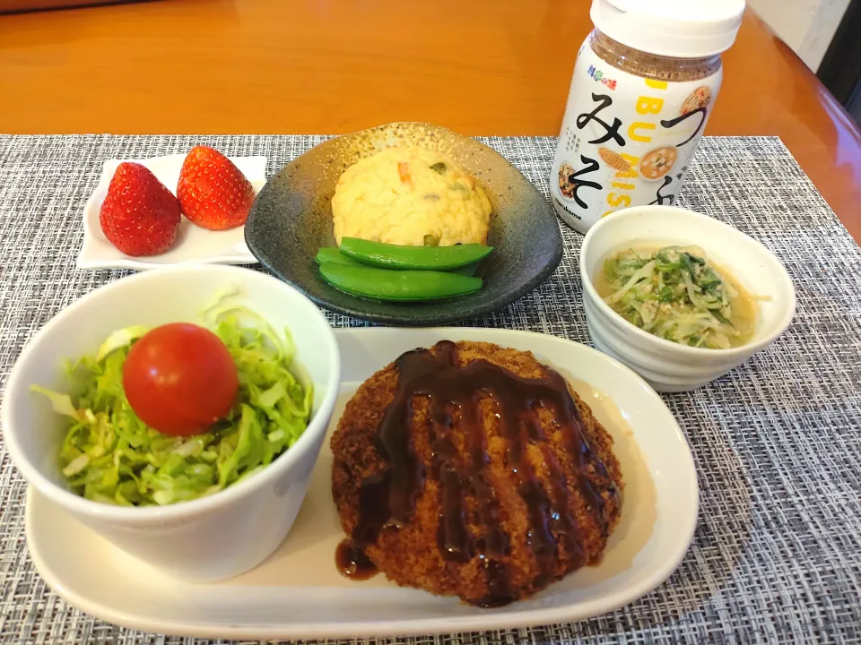 ☆メンチカツ
☆水菜辛子和え
☆銀杏ひろうすとスナップエンドウ煮
☆いちご🍓|chikakoさん