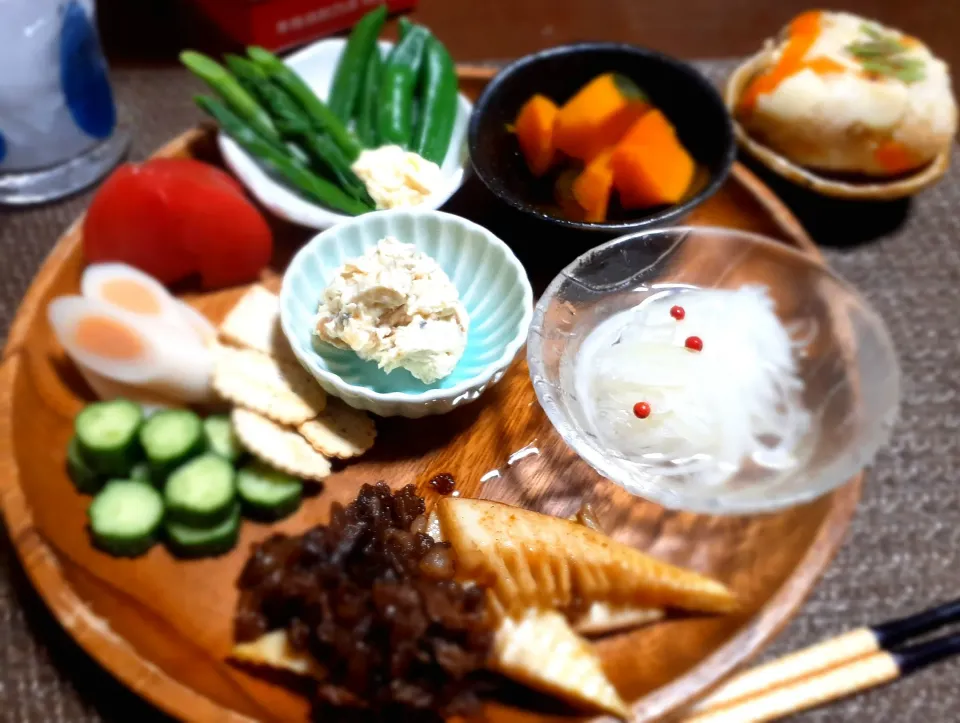 おつまみプレート🎶

🌱筍と牛肉のオイスター炒め
🌱新玉ねぎ甘酢
🌱カボチャ煮物
🌱スナップえんどう・アスパラ
🌱トマト🍅
🌱金山寺味噌とクリームチーズ|びせんさん