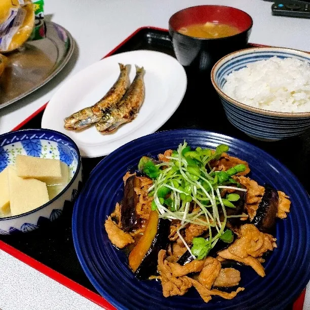 豚コマとナスの味噌炒め
イワシの丸干し
高野豆腐の煮物
ごはん
みそ汁|ariyo4200さん