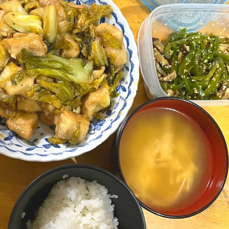 鶏とキャベツのぽん照り、ピーマンとしいたけのナムル、えのきと油揚げの味噌汁|さきさん