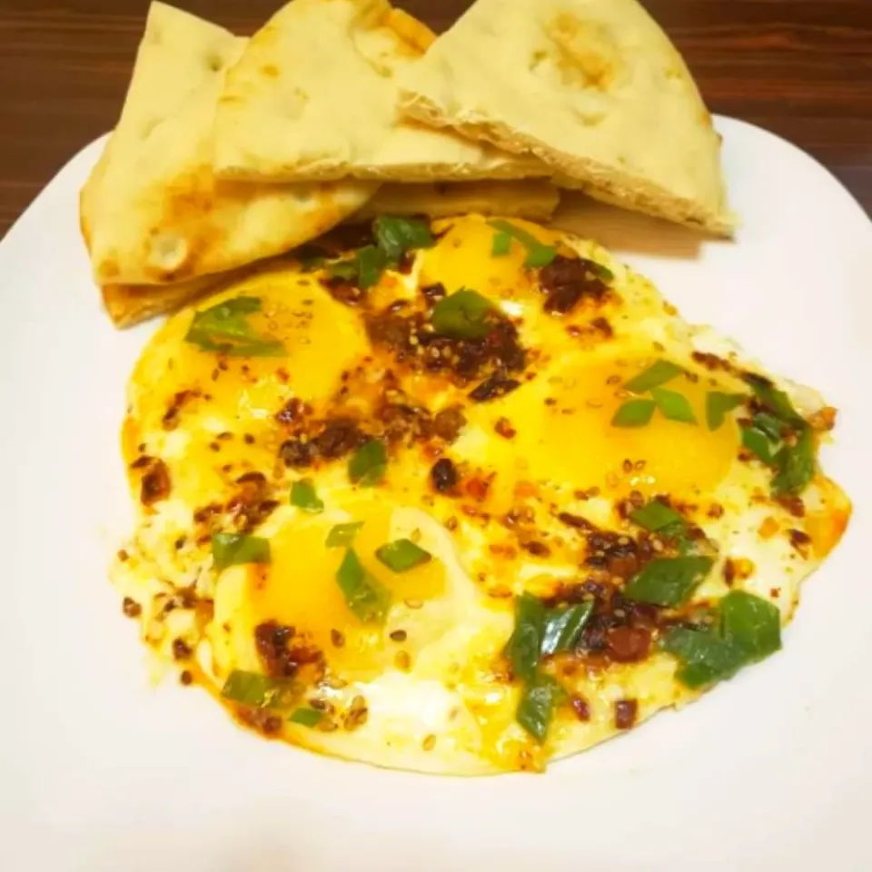 Fried Eggs with Chili Oil|Tam Tamさん