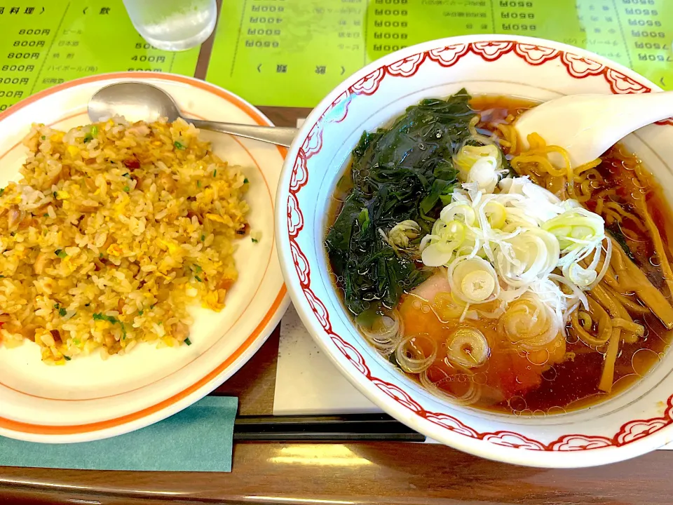 Snapdishの料理写真:醤油ラーメンと炒飯|コハクさん