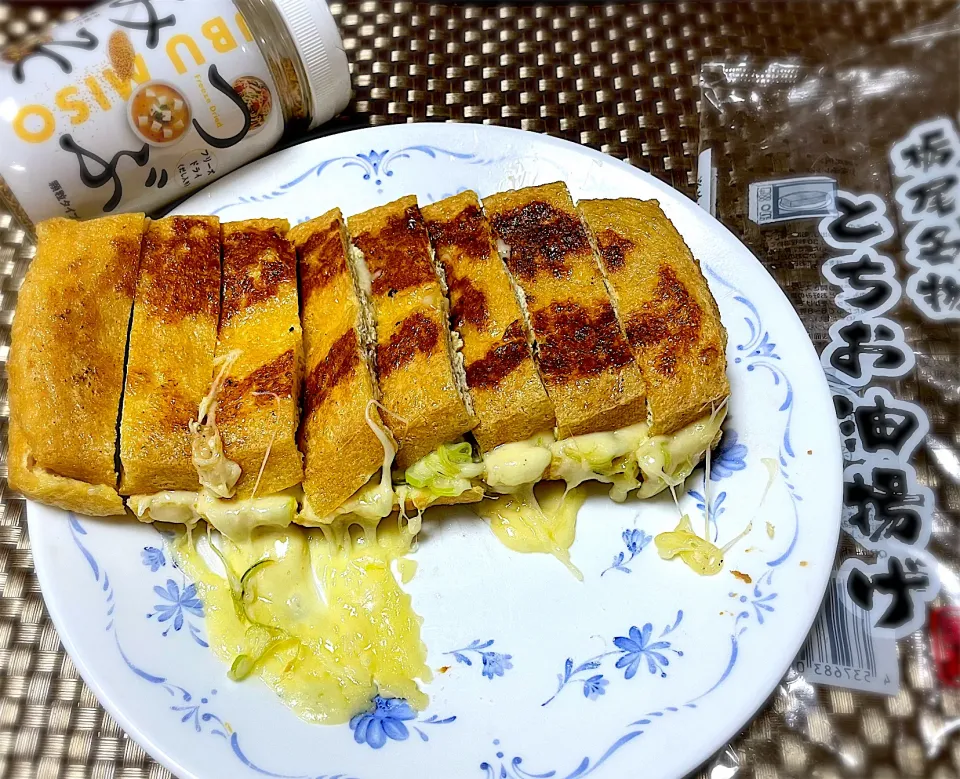 Snapdishの料理写真:とちお油揚げではさみ焼き|ちゃっぴ〜さん