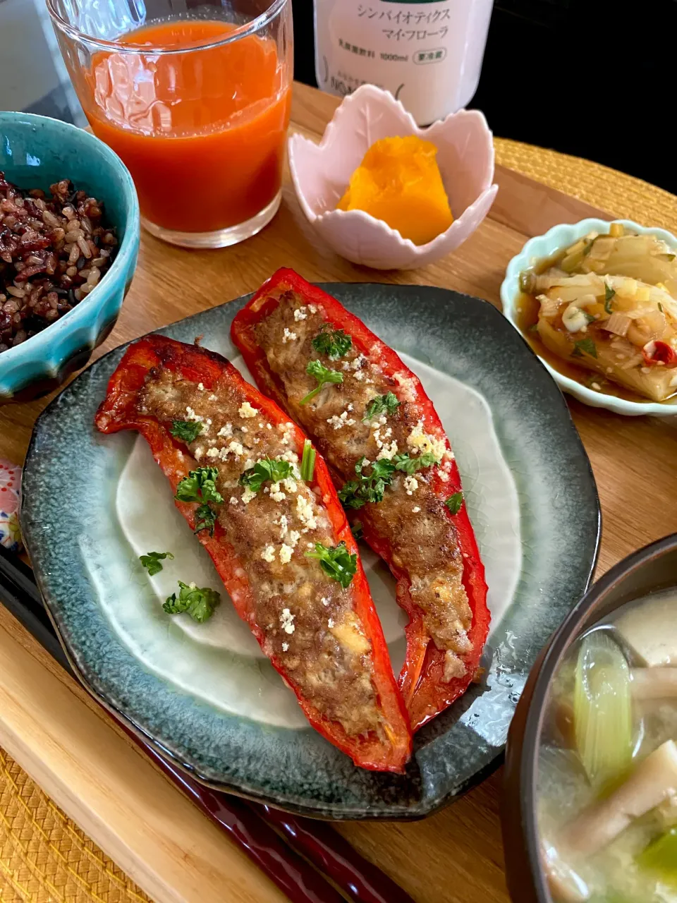 ゆかりさんの料理 赤長ピーマンのヘルシー肉詰め🌶|ゆかりさん