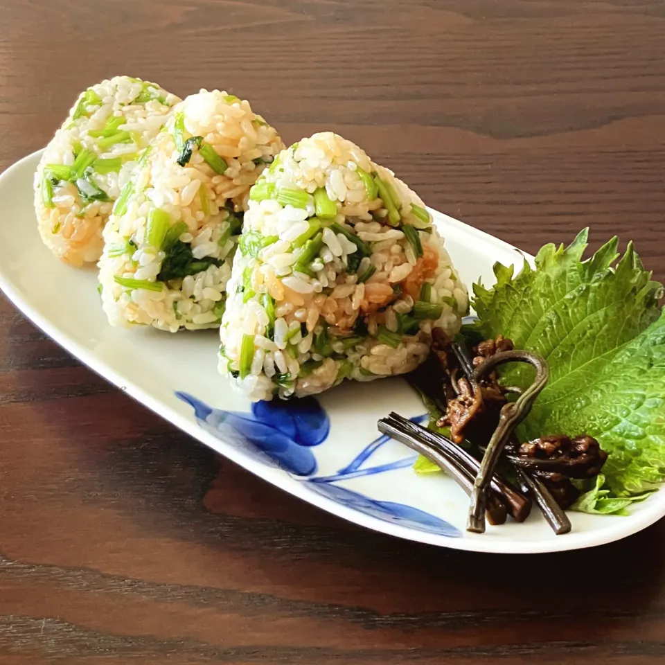 nonさんの料理 母の味。天然セリでセリご飯おにぎり。|うさかめさん