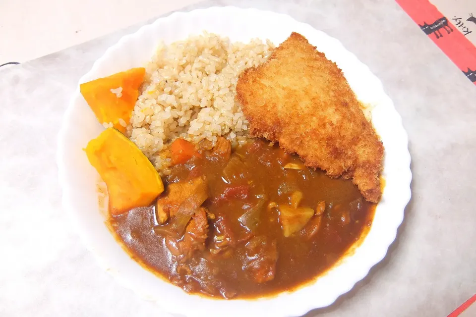 チキンカレーにチキンカツを乗っける✨
お米は100%玄米🎊
かぼちゃもトッピング。
結構辛め🔥汗吹き出ます|深夜特急fさん