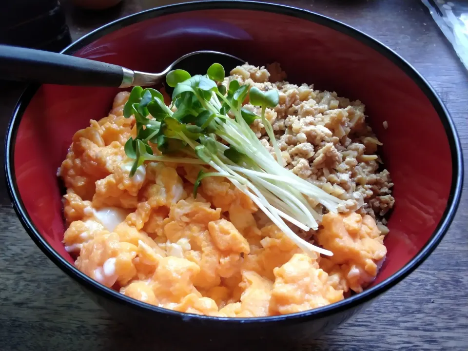 鶏ひき肉の肉味噌で二色丼|にんにくと唐辛子が特に好き❤️(元シャリマー)さん