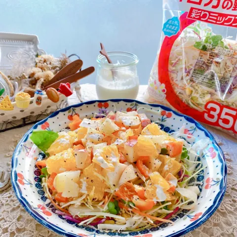 「1日分の野菜がとれる彩りミックスサラダ」を使ってみたSnapdishの料理・レシピ写真:リンゴとオレンジのフルーツサラダ🥗
『サラダクラブ ✿ １日分の野菜がとれる彩りミックスサラダ』使用